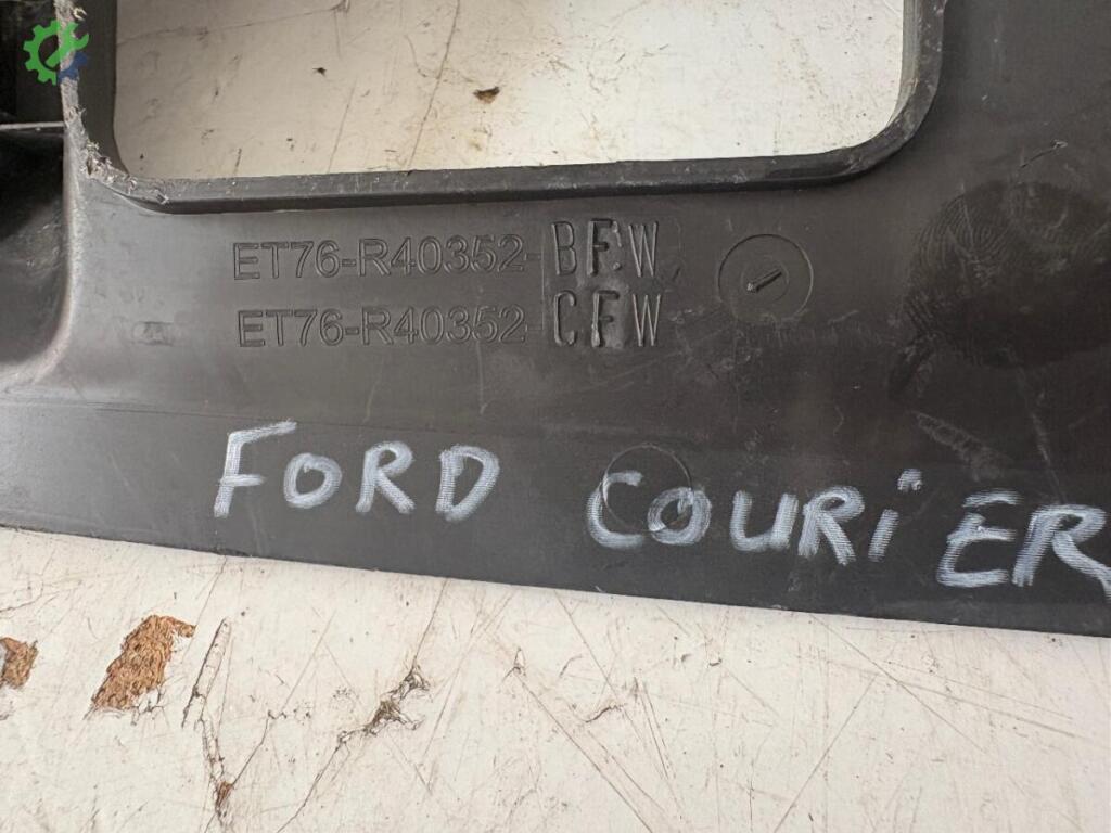 Ford Tourneo Courier Eşik Bakaliti çıkma parça