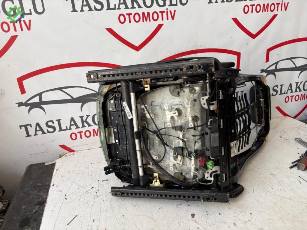 Audi A4 Sol Koltuk çıkma parça