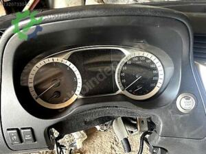 2.3 Nissan navara 4×4 gösterge paneli