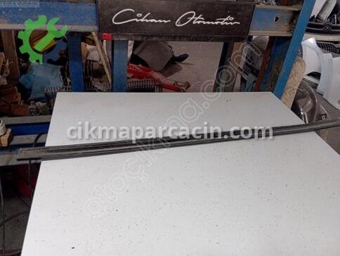 Toyota Corolla Kapı Çıtası çıkma parça