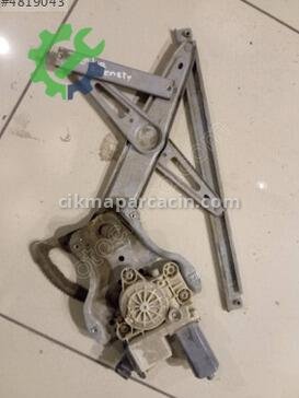 Toyota Corolla Sol Ön Cam Krikosu çıkma parça