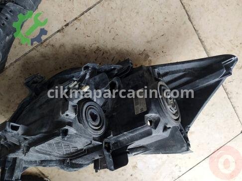 Toyota Auris Sağ Ön Far çıkma parça