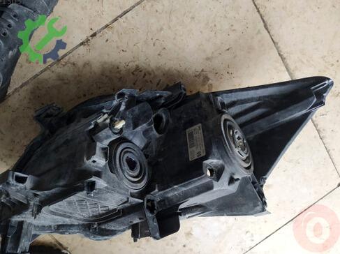 Toyota Auris Sağ Ön Far çıkma parça