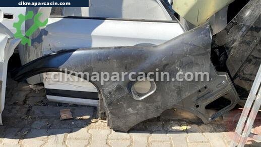 Toyota Corolla Sol Arka Çamurluk çıkma parça