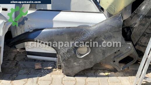 Toyota Corolla Sol Arka Çamurluk çıkma parça