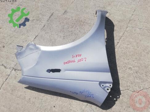 Toyota Auris Sağ Çamurluk çıkma parça