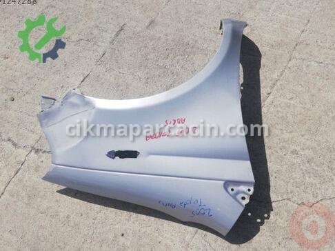 Toyota Auris Sağ Çamurluk çıkma parça