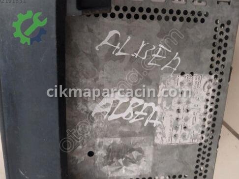 Fiat Albea Teyp çıkma parça