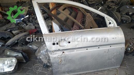 Hyundai Accent Sağ Ön Kapı çıkma parça