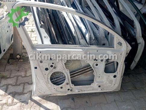Skoda Superb Sol Ön Kapı çıkma parça