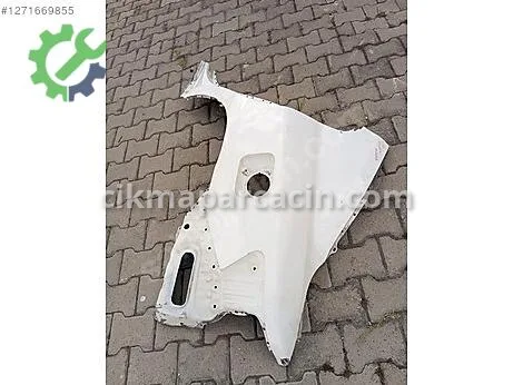 Toyota Avensis Sol Arka Çamurluk çıkma parça