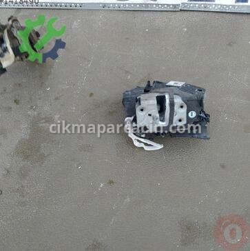 Ford Focus Sağ Ön Kapı Kilidi çıkma parça