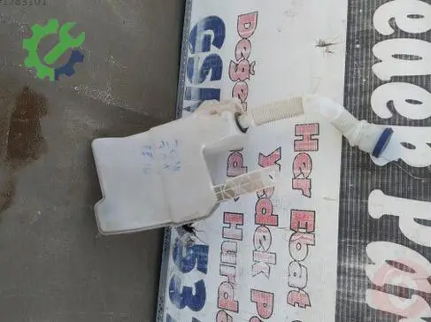 Peugeot 301 Cam Suyu Deposu çıkma parça
