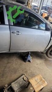 2010 Toyota Corolla sağ ön kapı