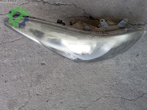 Hyundai Elantra Sağ Ön Far çıkma parça