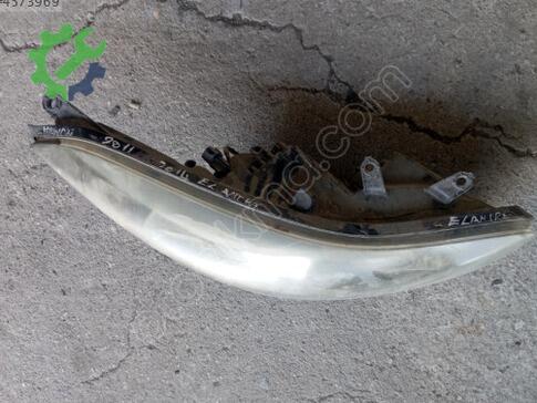 Hyundai Elantra Sağ Ön Far çıkma parça