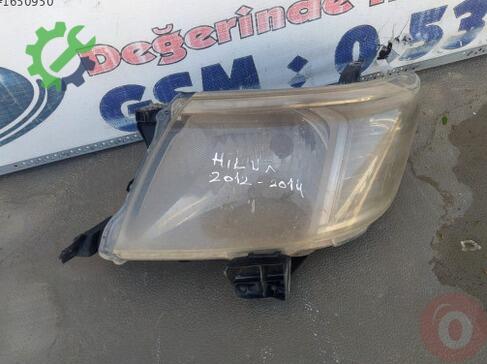 Toyota Hilux Sol Ön Far çıkma parça