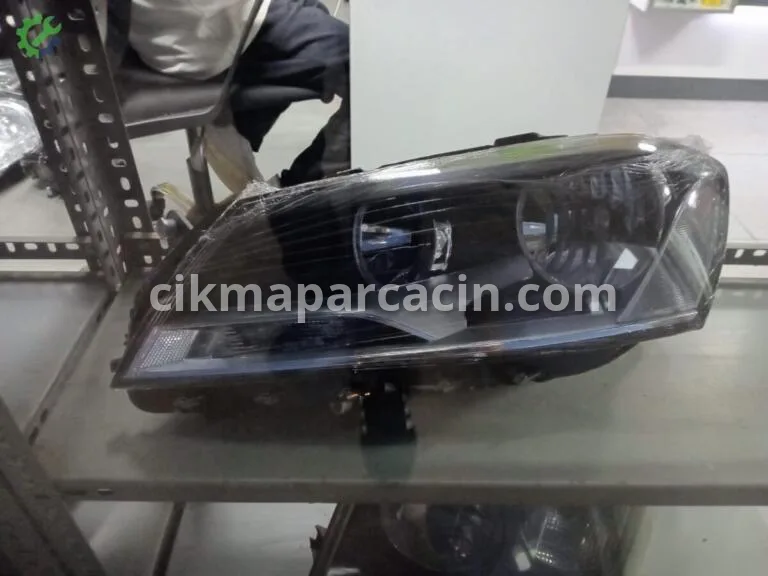 Volkswagen Passat Halojen Far çıkma parça