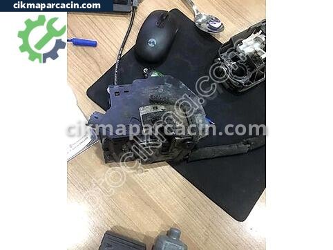 Renault Fluence Sağ Kapı Kilidi çıkma parça