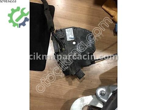Renault Fluence Sağ Kapı Kilidi çıkma parça
