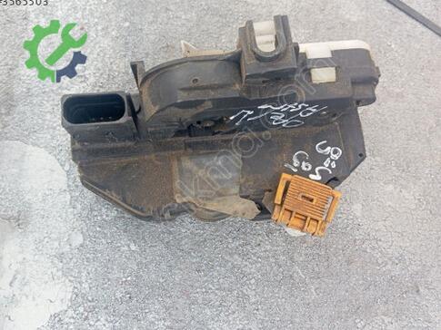 Opel Astra Sağ Ön Kapı Kilidi çıkma parça