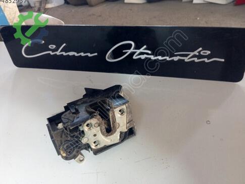 Renault Clio Sağ Arka Kapı Kilidi çıkma parça