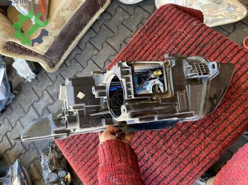 Land Rover Range Rover Sağ Ön Far çıkma parça