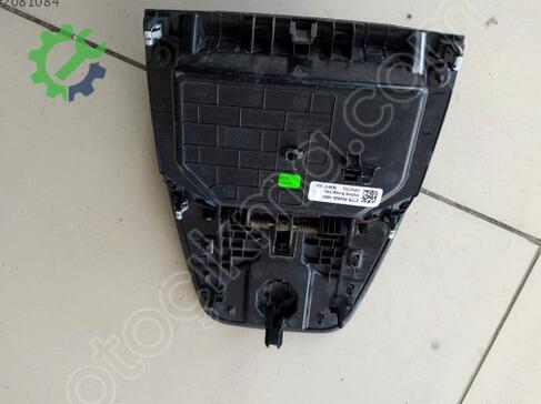Ford Tourneo Courier Teyp çıkma parça
