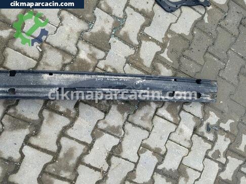Nissan X-Trail Arka Tampon Demiri çıkma parça