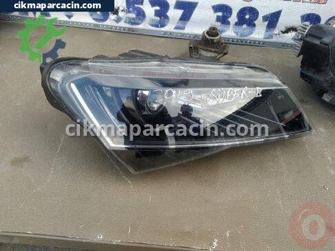 Skoda Superb Sağ Ön Far çıkma parça