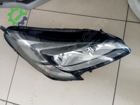 Opel Corsa Sağ Ön Far çıkma parça