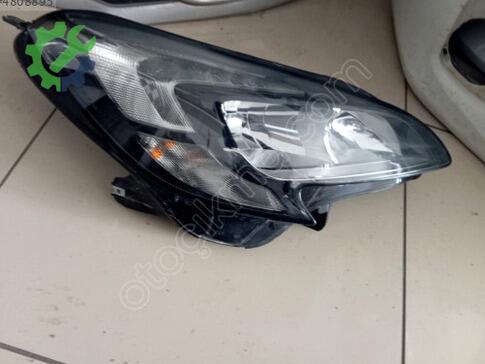 Opel Corsa Sağ Ön Far çıkma parça