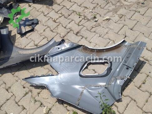 Renault Megane Sağ Arka Çamurluk çıkma parça