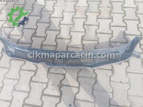 Ford Tourneo Courier Ön Cam Izgarası çıkma parça