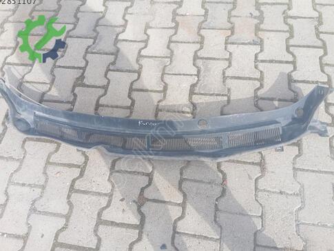 Ford Tourneo Courier Ön Cam Izgarası çıkma parça