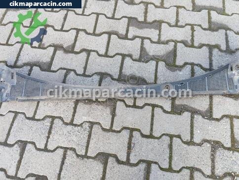 Renault Megane Ön Cam Izgarası çıkma parça