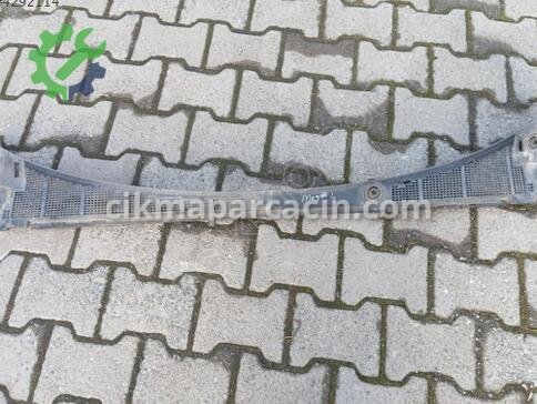 Renault Megane Ön Cam Izgarası çıkma parça