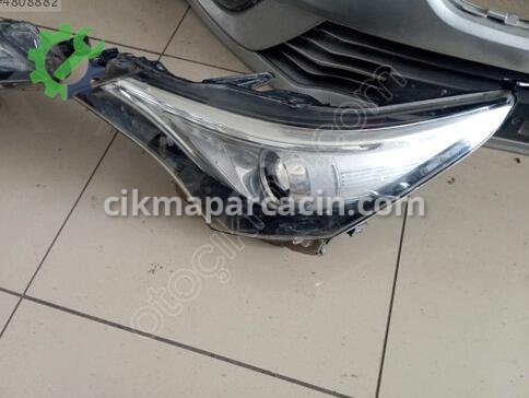 Toyota Avensis Sağ Ön Far çıkma parça
