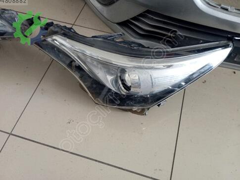Toyota Avensis Sağ Ön Far çıkma parça