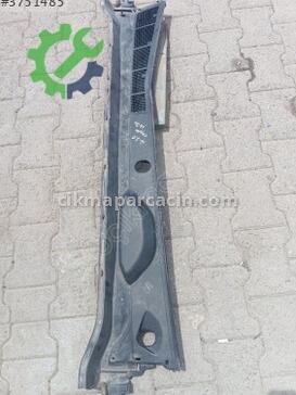 Toyota Hilux Ön Cam Izgarası çıkma parça