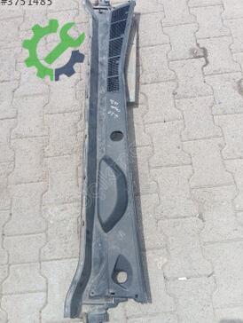 Toyota Hilux Ön Cam Izgarası çıkma parça