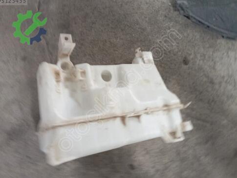 Toyota Hilux Silecek Suyu Deposu çıkma parça