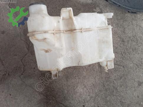 Toyota Hilux Silecek Suyu Deposu çıkma parça
