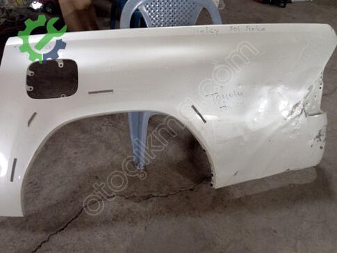 Toyota Hilux Sol Arka Çamurluk çıkma parça