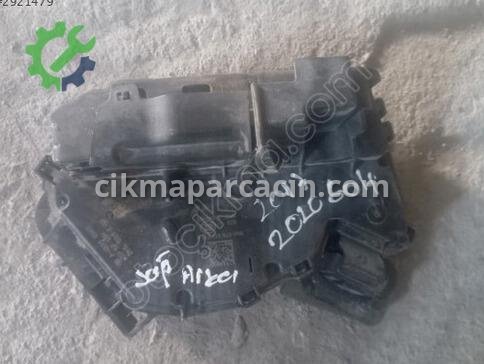 Volkswagen Golf Sağ Arka Kapı Kilidi çıkma parça