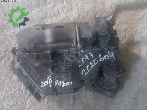 Volkswagen Golf Sağ Arka Kapı Kilidi çıkma parça