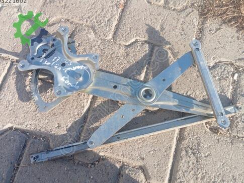 Toyota Corolla Sol Ön Cam Krikosu çıkma parça
