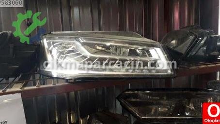 Audi A8 Sağ Ön Far çıkma parça