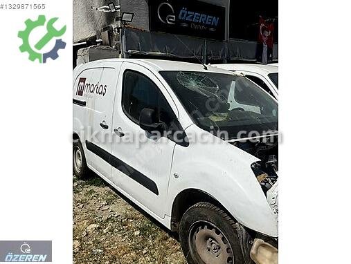 Peugeot Partner Sağ Ön Çamurluk çıkma parça
