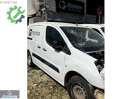 Peugeot Partner Sağ Ön Çamurluk çıkma parça